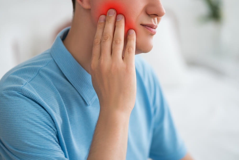 Toothache: Causes, Effective Natural Remedies with Baking Soda, Garlic, and Other Solutions for Soothing Toothaches